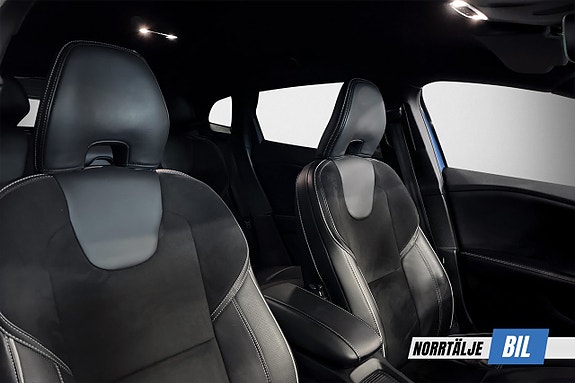 Volvo V40 12 of 23