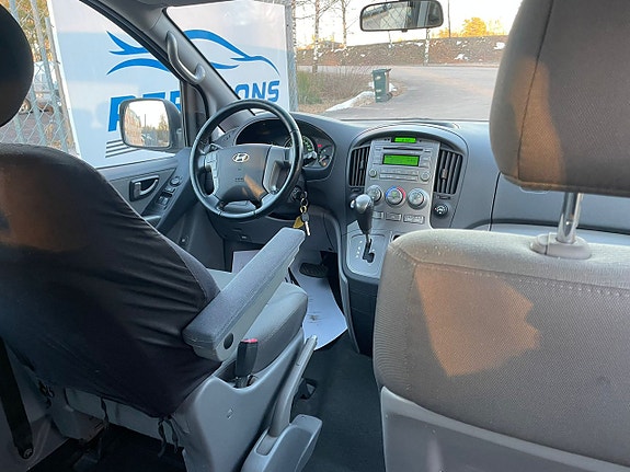 Hyundai H-1 4 of 5