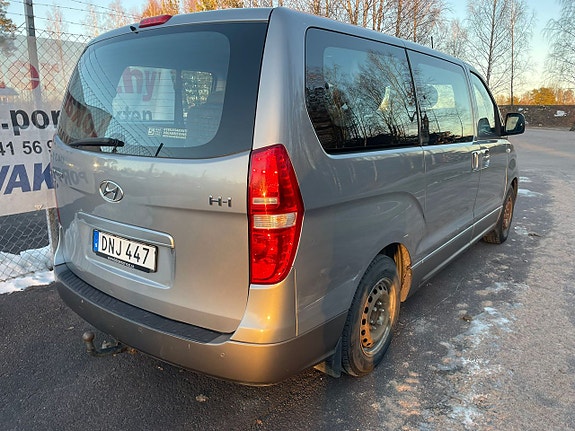 Hyundai H-1 3 of 5