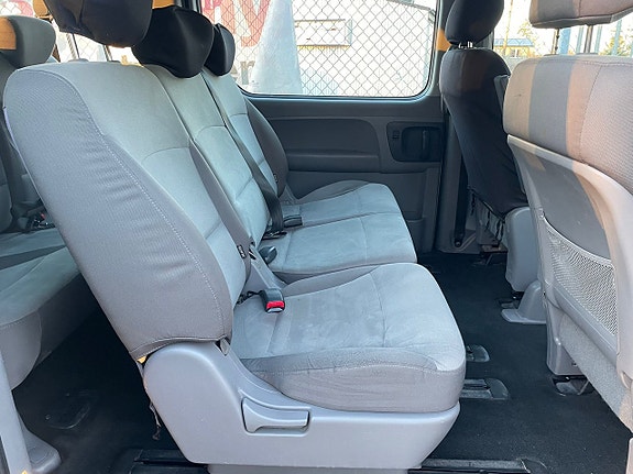 Hyundai H-1 7 of 7