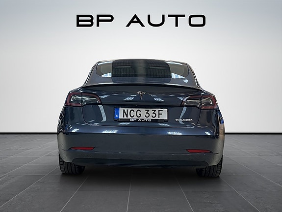 Tesla Model 3 5 of 5