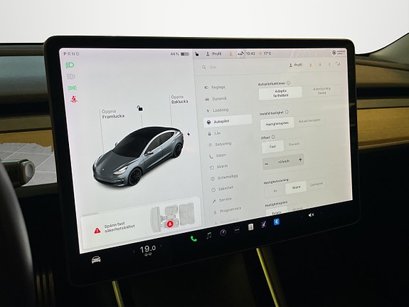Tesla Model 3 18 of 26