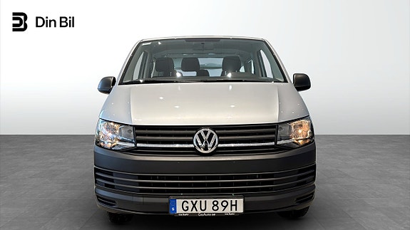 Volkswagen Caravelle 7 of 12