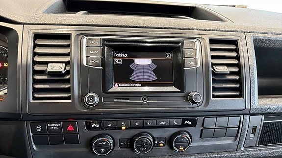 Volkswagen Caravelle 11 of 12