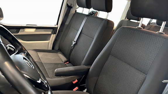 Volkswagen Caravelle 10 of 12