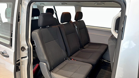 Volkswagen Caravelle 4 of 5