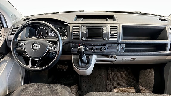 Volkswagen Caravelle 12 of 12