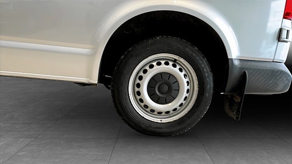 Volkswagen Caravelle 9 of 12