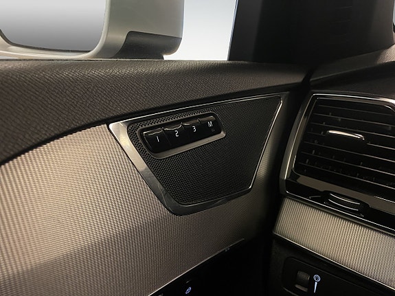Volvo XC90 24 of 27