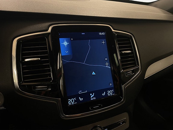 Volvo XC90 16 of 27