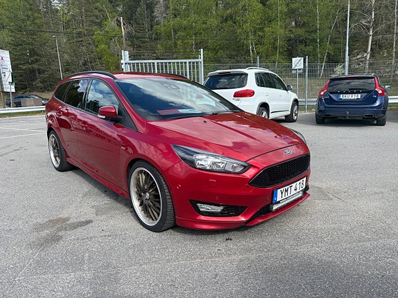 Ford Focus 2 of 19