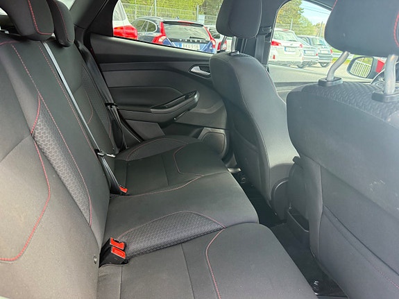 Ford Focus 17 of 19