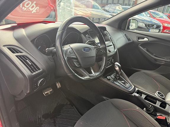 Ford Focus 9 of 19