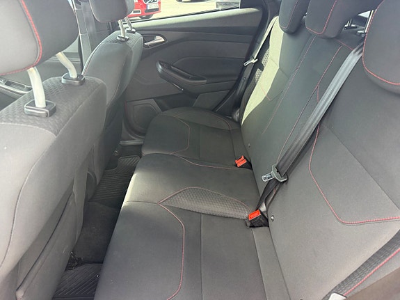 Ford Focus 16 of 19