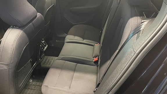 Volvo XC40 4 of 5