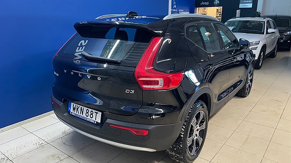Volvo XC40 3 of 5