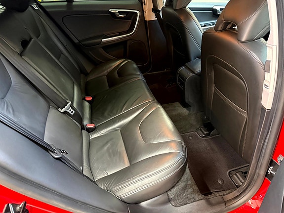 Volvo V60 13 of 14