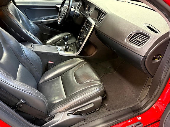 Volvo V60 11 of 14