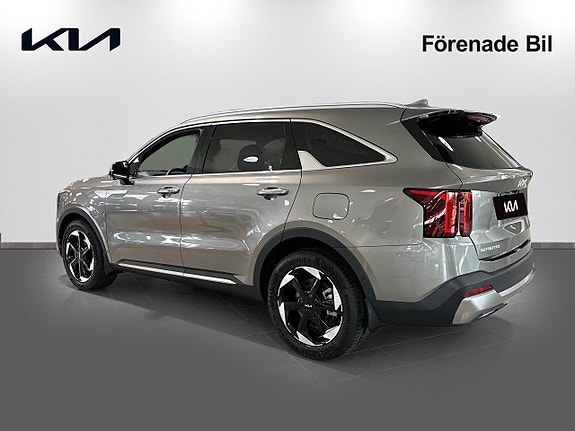 Kia Sorento 4 of 20