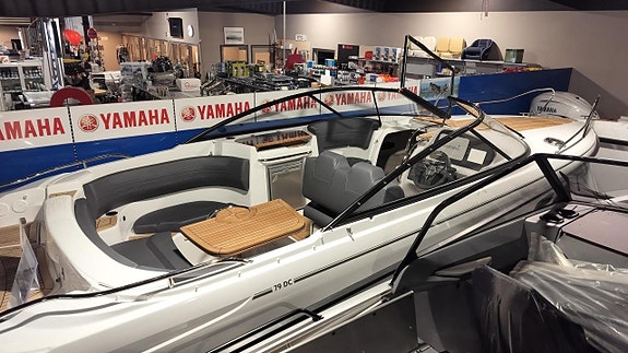 Yamarin 79DC Premium + Yamaha F300XCB