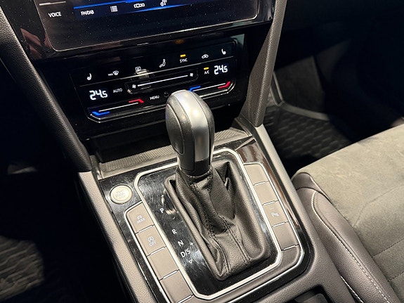 Volkswagen Passat 21 of 22