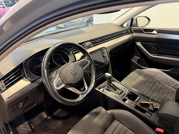 Volkswagen Passat 16 of 22