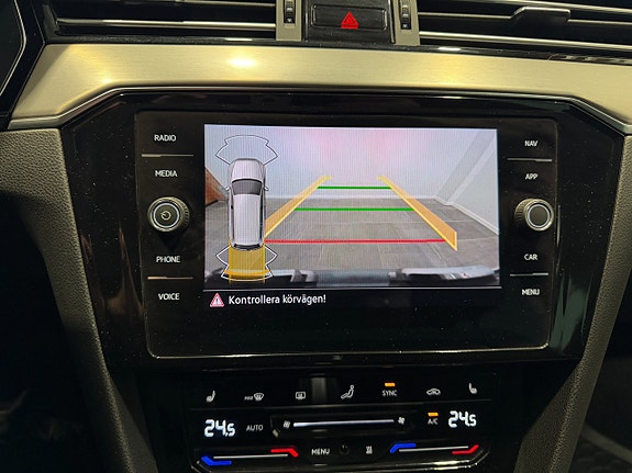 Volkswagen Passat 20 of 22