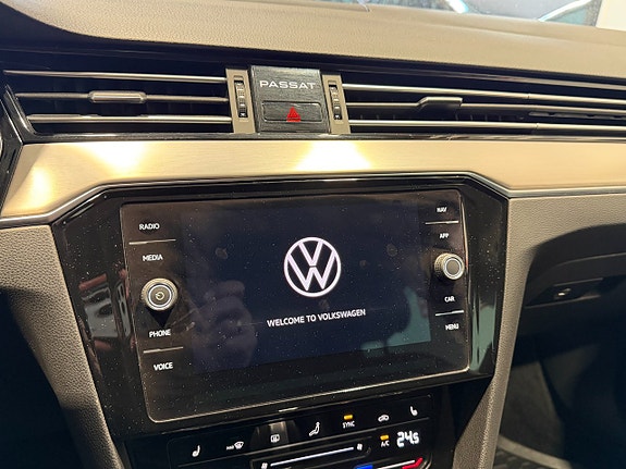 Volkswagen Passat 18 of 22