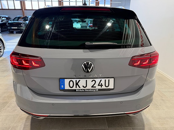 Volkswagen Passat 10 of 22