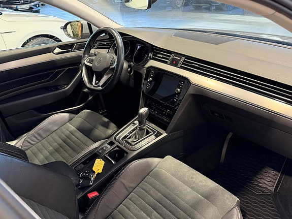 Volkswagen Passat 13 of 22