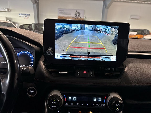 Toyota RAV4 Plug-in Hybrid 21 of 30