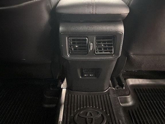 Toyota RAV4 Plug-in Hybrid 26 of 30
