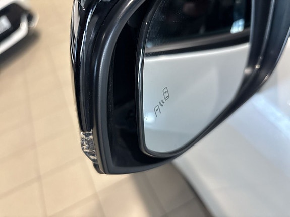 Toyota RAV4 Plug-in Hybrid 29 of 30