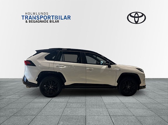 Toyota RAV4 Plug-in Hybrid 18 of 30