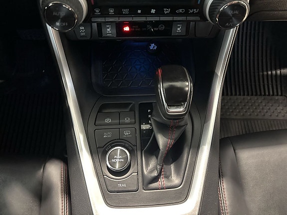 Toyota RAV4 Plug-in Hybrid 25 of 30