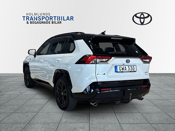 Toyota RAV4 Plug-in Hybrid 3 of 30