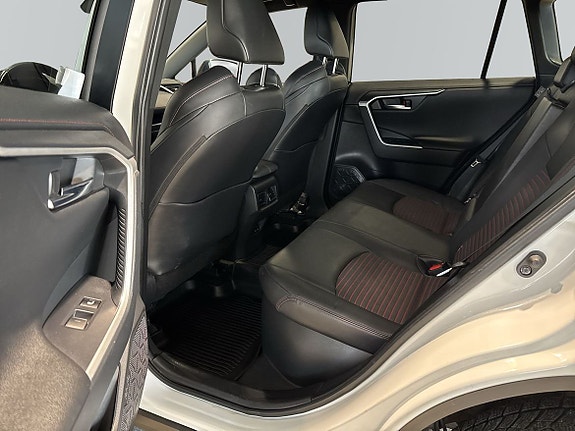 Toyota RAV4 Plug-in Hybrid 12 of 30
