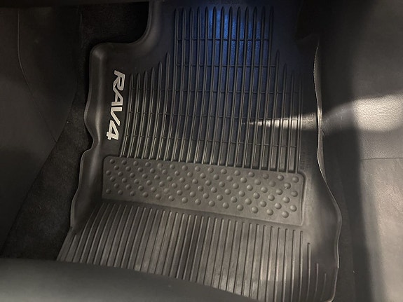 Toyota RAV4 Plug-in Hybrid 23 of 30
