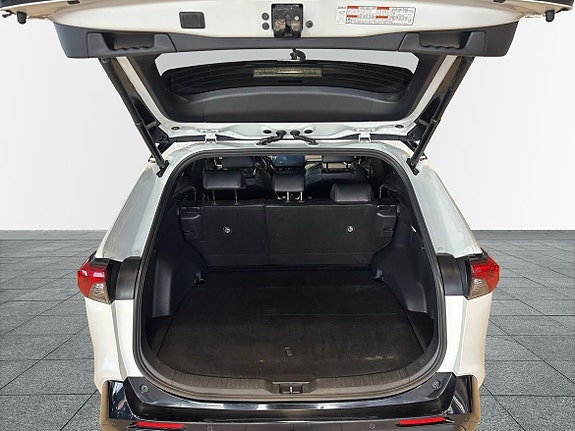 Toyota RAV4 Plug-in Hybrid 11 of 30
