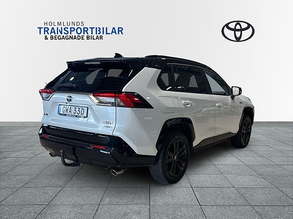Toyota RAV4 Plug-in Hybrid 19 of 30