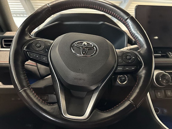 Toyota RAV4 Plug-in Hybrid 14 of 30