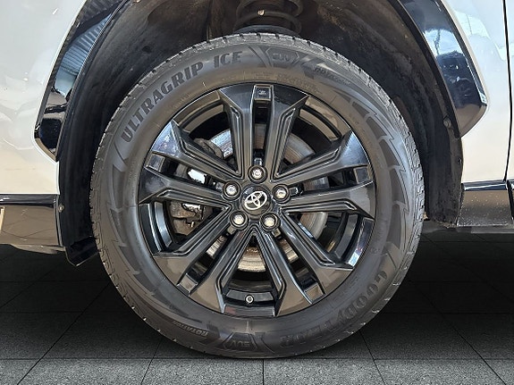 Toyota RAV4 Plug-in Hybrid 17 of 30