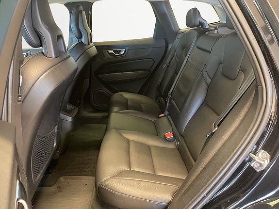 Volvo XC60 10 of 27
