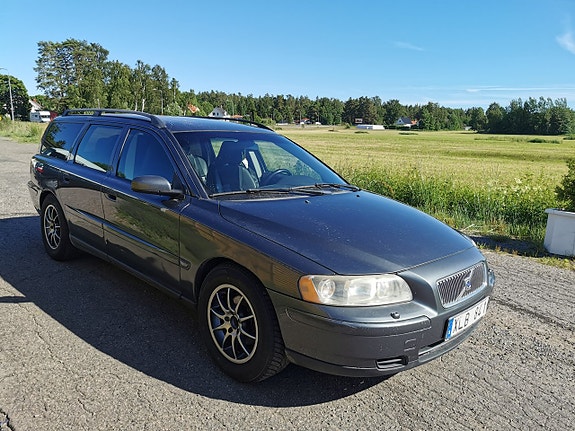 Volvo V70 4 of 5