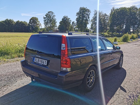 Volvo V70 3 of 5