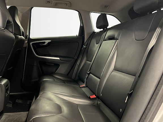 Volvo XC60 11 of 24