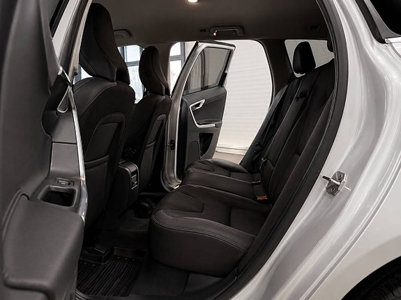 Volvo XC60 14 of 19
