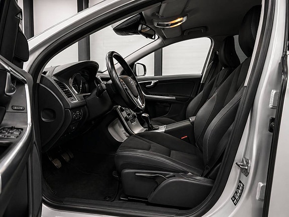 Volvo XC60 10 of 19