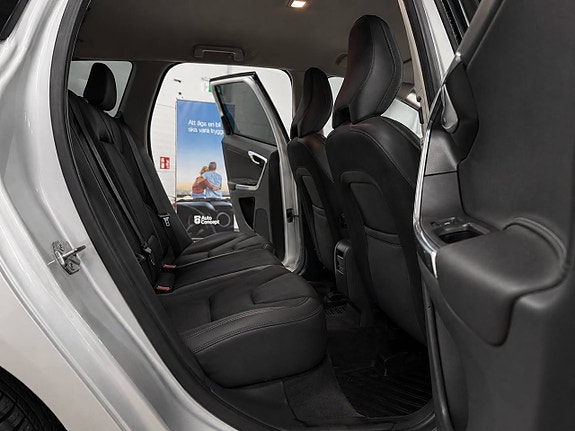Volvo XC60 13 of 19