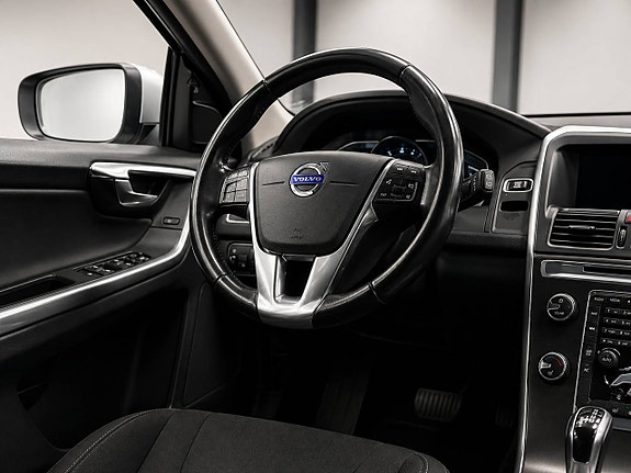 Volvo XC60 8 of 19